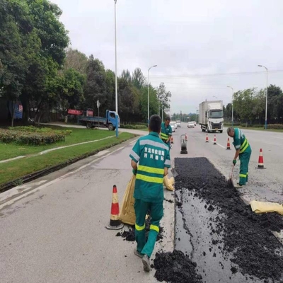 Στιγμιαίο υλικό πληρώσεως τρυπών δοχείων ασφάλτου μιγμάτων επισκευών παντός καιρού κρύο για τις λακκούβες πεζοδρομίων